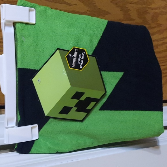 Set of 3 Disney & Marvel Shape Towels. - Picture 2 of 10